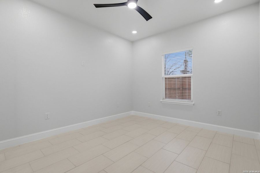 Spacious, unfurnished interior of a new home in , San Antonio (Image 16).