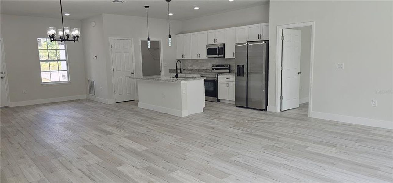 OPEN FLOOR LIVING ROOM COMBO