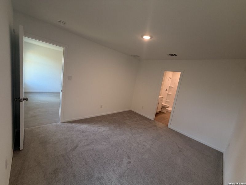 Spacious, unfurnished interior of a new home in Steelwood Trails, Marion (Image 7).