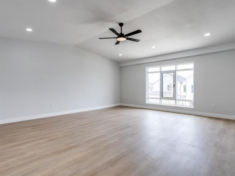 Spacious, unfurnished interior of a new home in , Grand Prairie (Image 17).