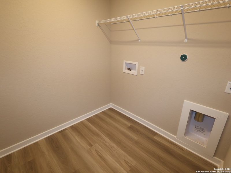 Spacious, unfurnished interior of a new home in Greenspoint Heights, San Antonio (Image 24).