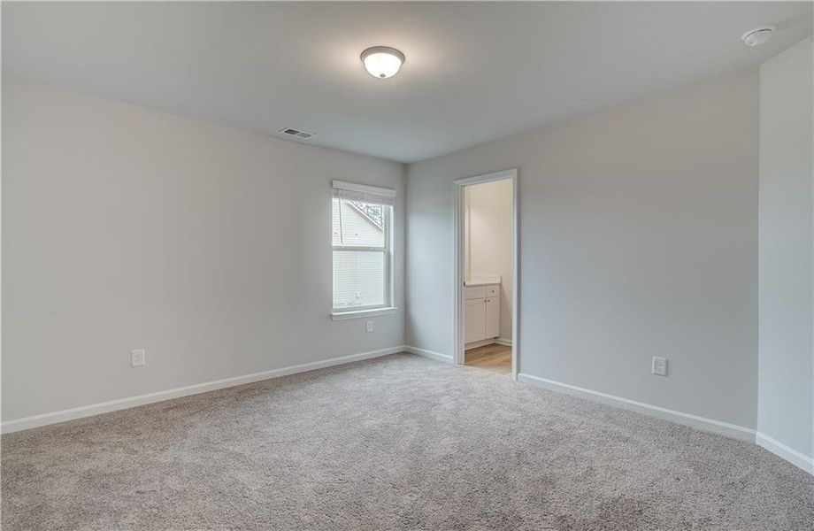 Spacious, unfurnished interior of a new home in Riverbend Overlook, Fayetteville (Image 25).