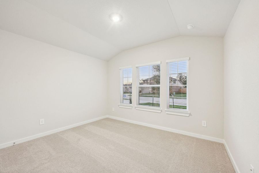 Spacious, unfurnished interior of a new home in Stewart's Ranch, Conroe (Image 28).