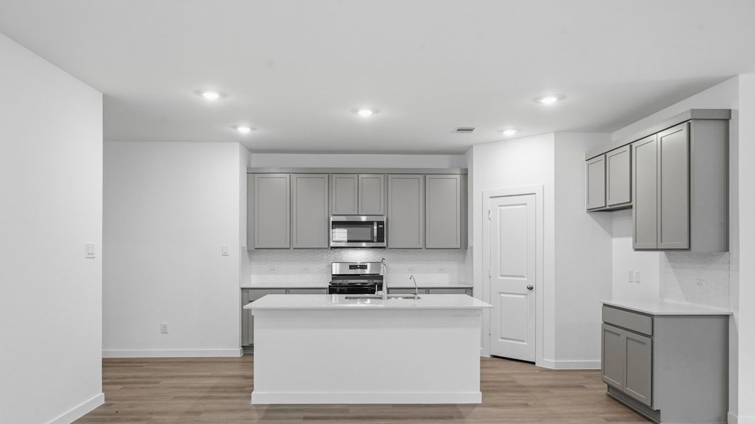 Furnished interior view inside a new home in Silverthorne, Conroe (Image 10). Furnished interior view inside a new home in Silverthorne, Conroe (Image 10).