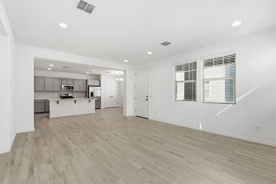 Spacious, unfurnished interior of a new home in Parkside, Avondale (Image 18).