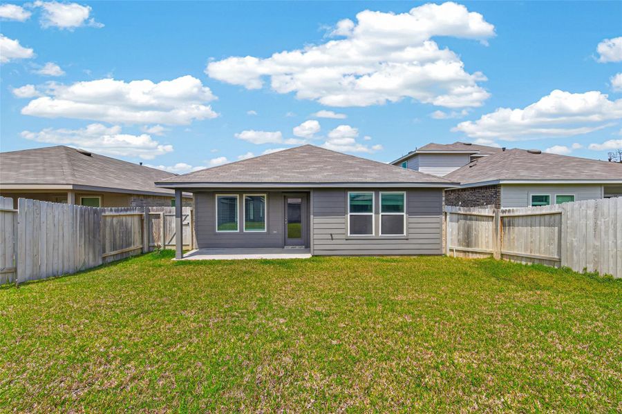 Exterior details and patio area of a home in Breckenridge Forest, Spring (Image 26).