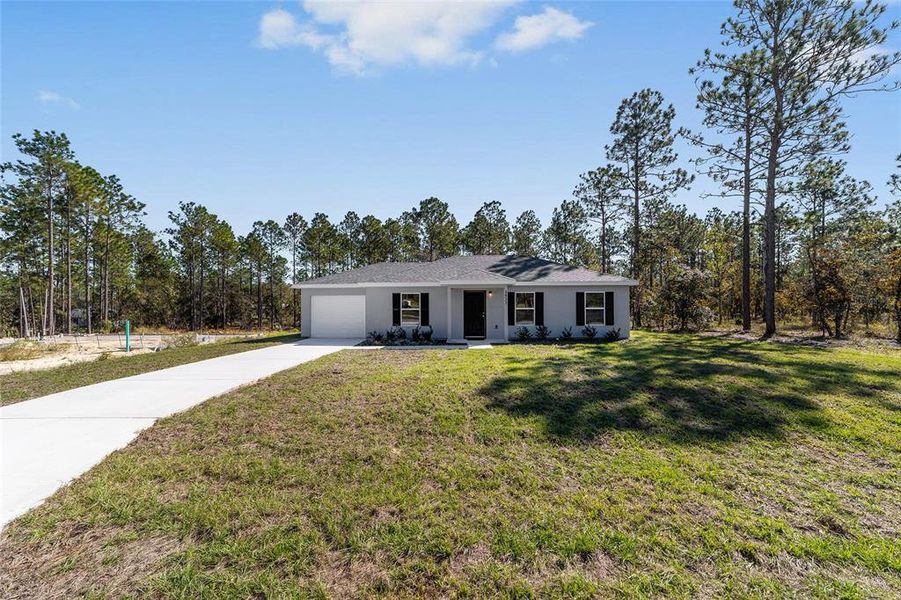 Exterior details and patio area of a home in , Dunnellon (Image 26). Exterior details and patio area of a home in , Dunnellon (Image 26).