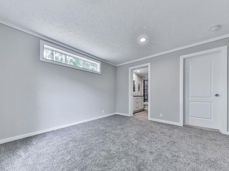 Spacious, unfurnished interior of a new home in , Jasper (Image 18).