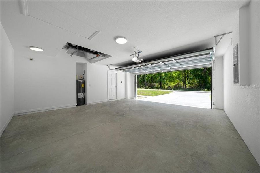Spacious, unfurnished interior of a new home in , Ocklawaha (Image 35).