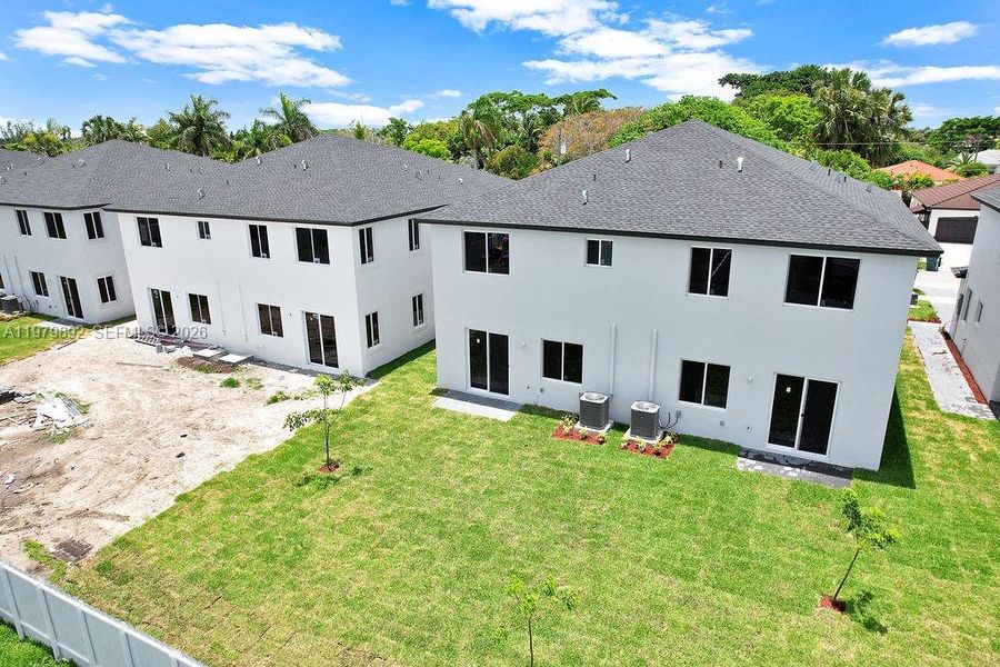Exterior details and patio area of a home in , Miami (Image 25).