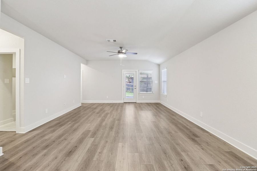 Spacious, unfurnished interior of a new home in Scenic Crest - Premier Series, Boerne (Image 30). Spacious, unfurnished interior of a new home in Scenic Crest - Premier Series, Boerne (Image 30).