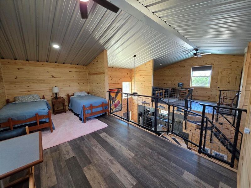 Community amenities in , San Saba (Image 8).