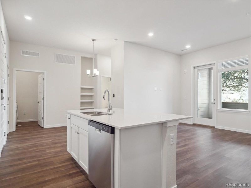 Spacious, unfurnished interior of a new home in Condo Collection at Grand Vue at Interlocken, Broomfield (Image 24).