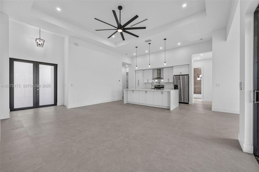 Spacious, unfurnished interior of a new home in , Cape Coral (Image 21).