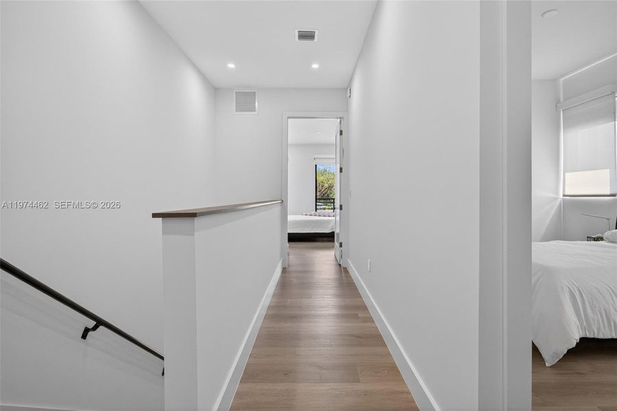 Spacious, unfurnished interior of a new home in , Dania Beach (Image 19).