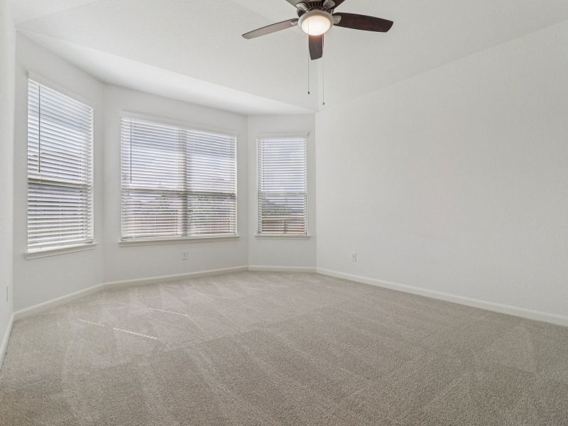Spacious, unfurnished interior of a new home in Royal Crest, San Antonio (Image 17).