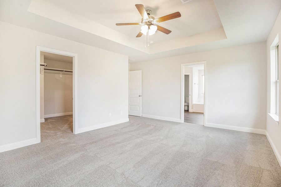 Spacious, unfurnished interior of a new home in Bayou Maison, Dickinson (Image 9).