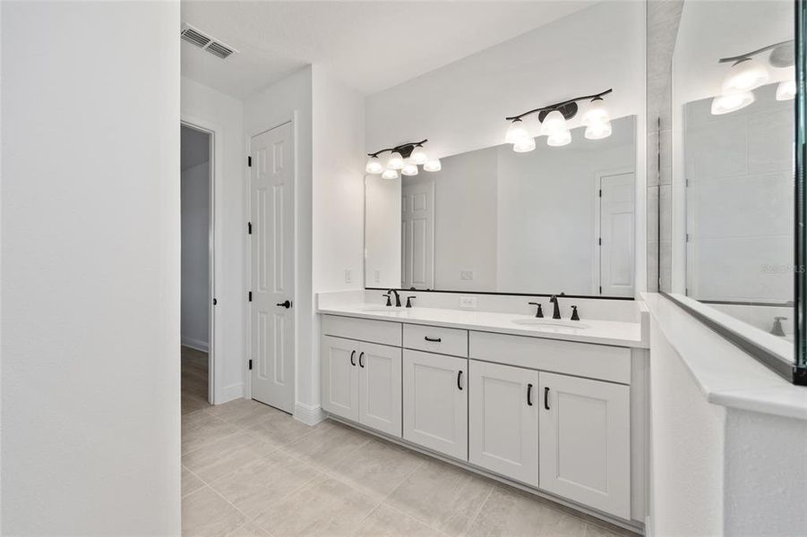 Furnished interior view inside a new home in , Ocala (Image 7).