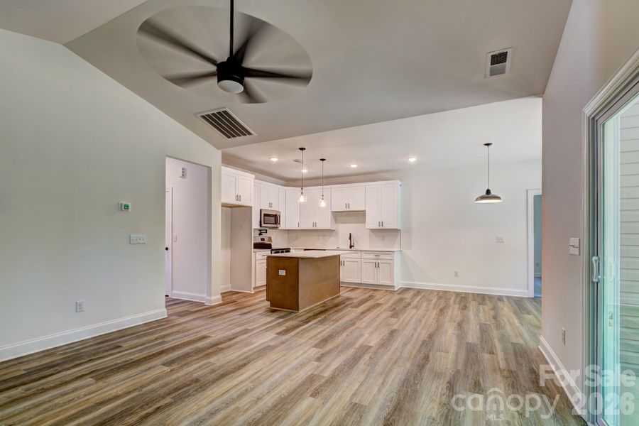 Spacious, unfurnished interior of a new home in , Cherryville (Image 13).