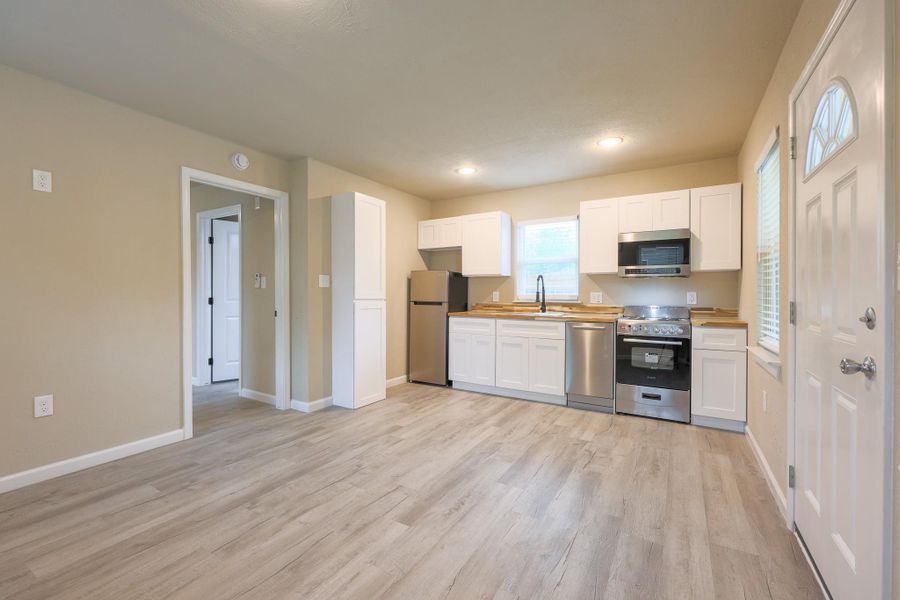 Furnished interior view inside a new home in , Baytown (Image 6).