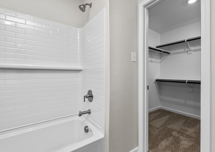 The bathroom of the master has a walk-in closet. The bathroom of the master has a walk-in closet.