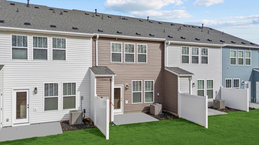 Exterior details and patio area of a home in Ransdell Pointe, Spartanburg (Image 4).