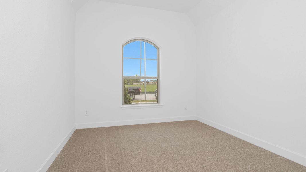 Spacious, unfurnished interior of a new home in Valencia, Manvel (Image 11).