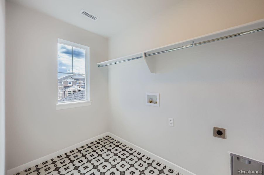 Spacious, unfurnished interior of a new home in Timber Ridge, Colorado Springs (Image 11).