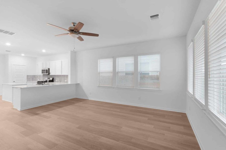 Spacious, unfurnished interior of a new home in Briarwood, Elgin (Image 15).