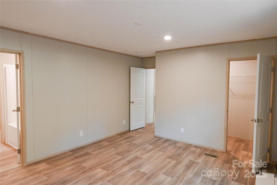 Spacious, unfurnished interior of a new home in , Clover (Image 18).