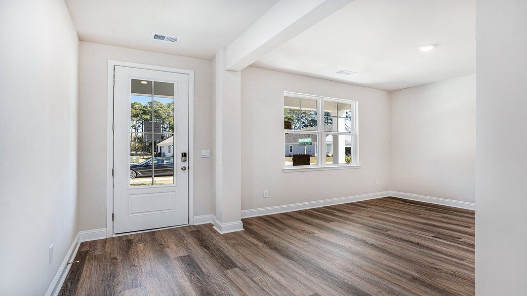 Spacious, unfurnished interior of a new home in Haven View, Murrells Inlet (Image 10).