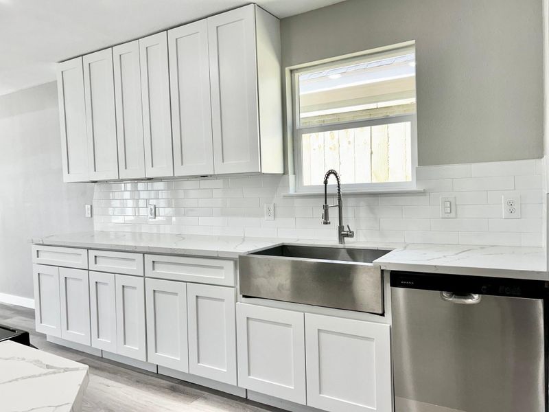 Furnished interior view inside a new home in , Bacliff (Image 4).