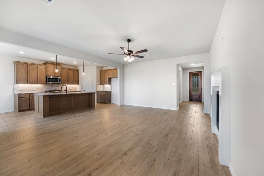 Spacious, unfurnished interior of a new home in Morningstar, Aledo (Image 20).