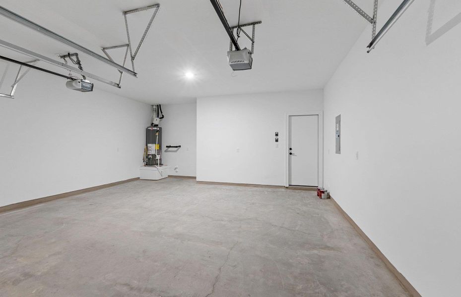 Spacious, unfurnished interior of a new home in West Cypress Hills, Spicewood (Image 8).