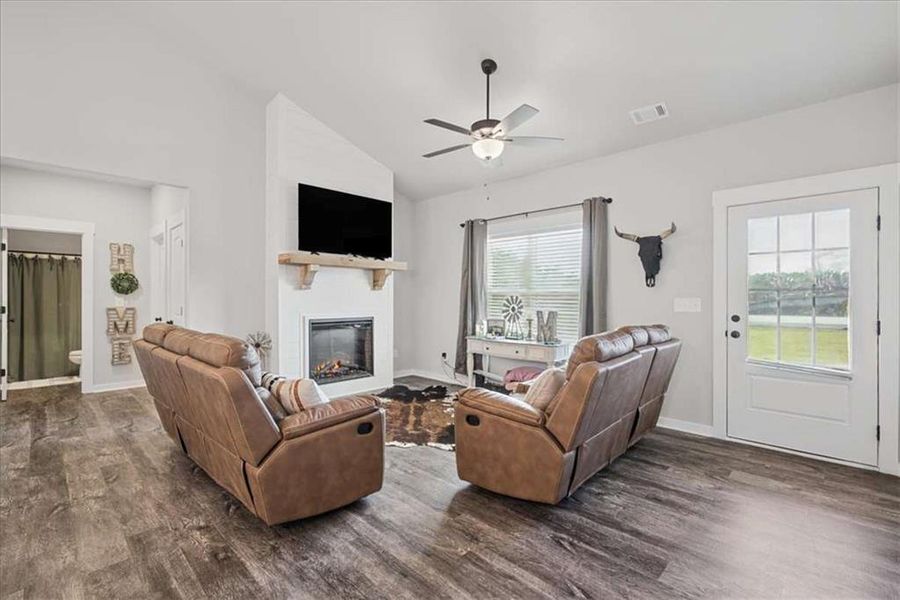 Furnished interior view inside a new home in , Tallapoosa (Image 16).