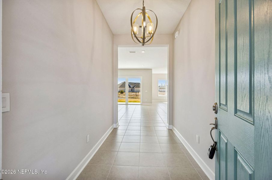 Spacious, unfurnished interior of a new home in Sandy Ridge, Yulee (Image 9).