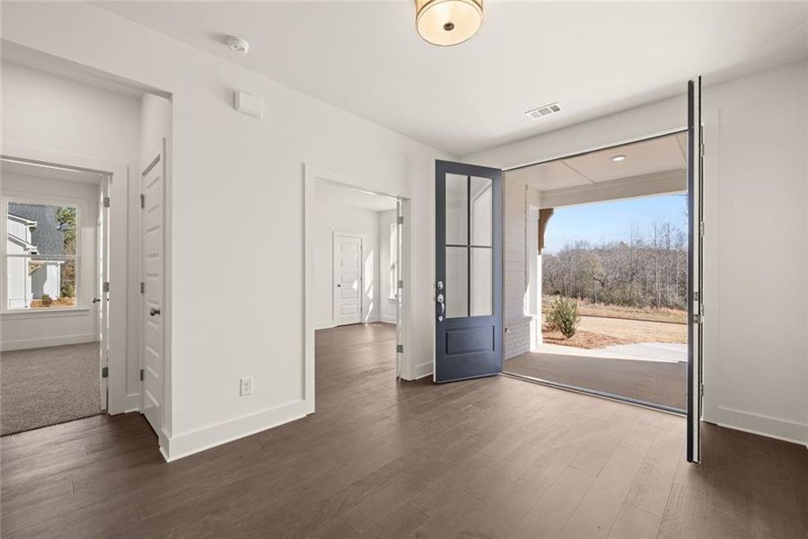 Spacious, unfurnished interior of a new home in , Gainesville (Image 24).