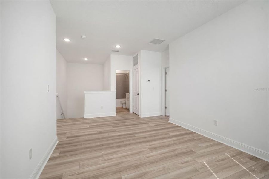 Spacious, unfurnished interior of a new home in North River Ranch, Parrish (Image 22).