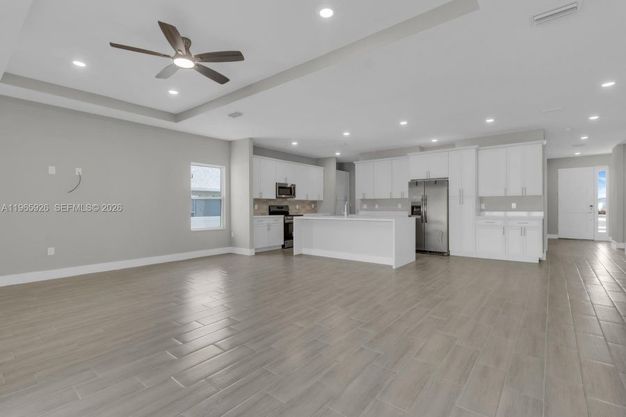 Spacious, unfurnished interior of a new home in , Palm Bay (Image 16).
