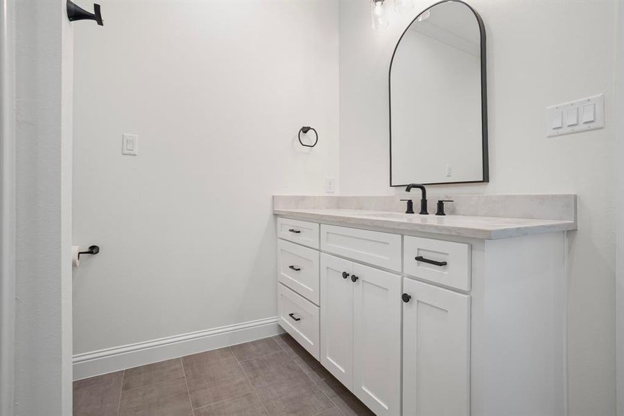 Furnished interior view inside a new home in , Sulphur Springs (Image 9).