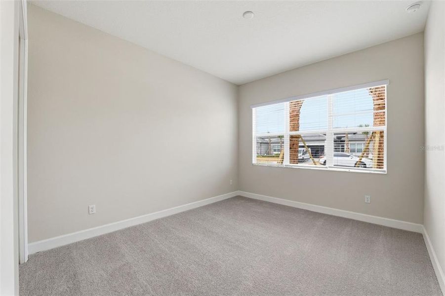 Spacious, unfurnished interior of a new home in Valencia Ridge, Wesley Chapel (Image 21).