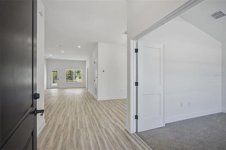 Spacious, unfurnished interior of a new home in Briarwood, Alachua (Image 10).