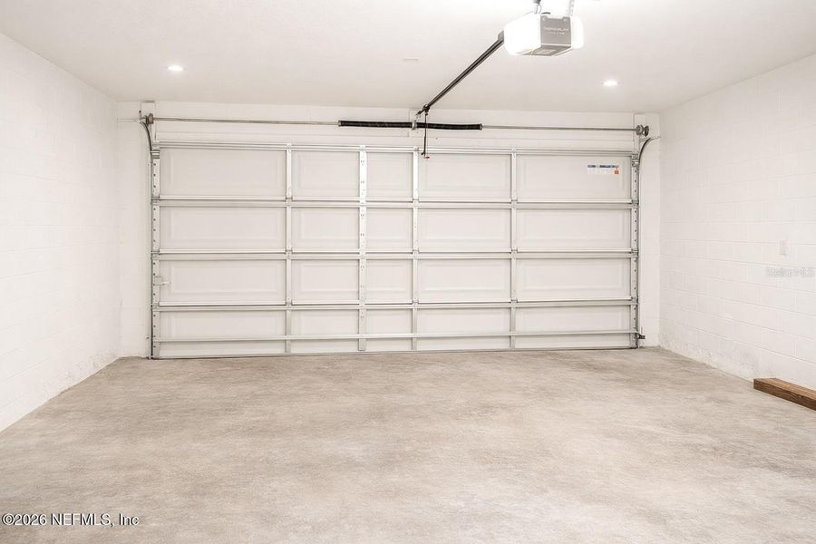 Spacious, unfurnished interior of a new home in , Palm Coast (Image 17).