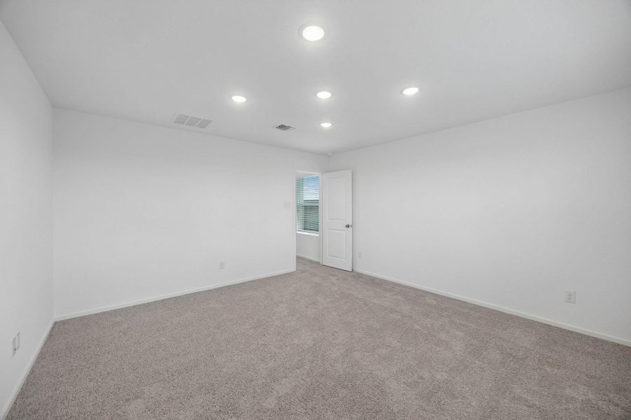 Spacious, unfurnished interior of a new home in Stokesbury, Waller (Image 29).