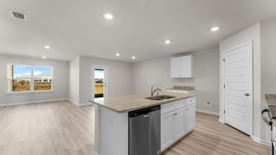 Furnished interior view inside a new home in Liberty, Panama City (Image 5).