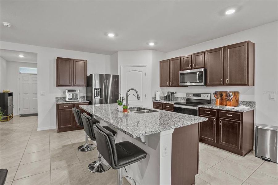 Love the neutral color on the walls. Love the neutral color on the walls.