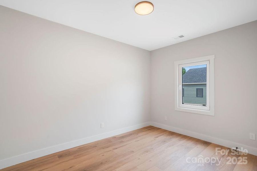 Spacious, unfurnished interior of a new home in , Lincolnton (Image 8).