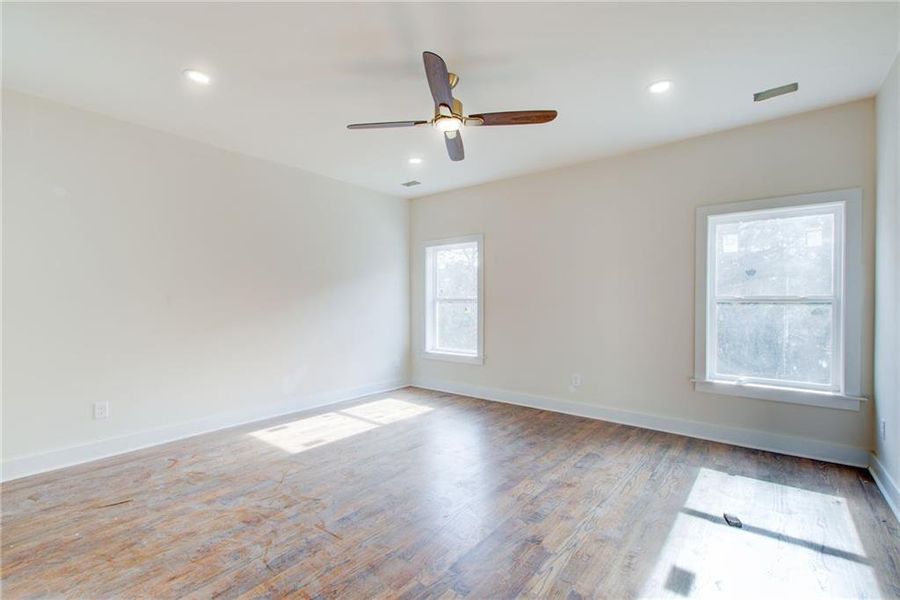 Spacious, unfurnished interior of a new home in , Atlanta (Image 5).