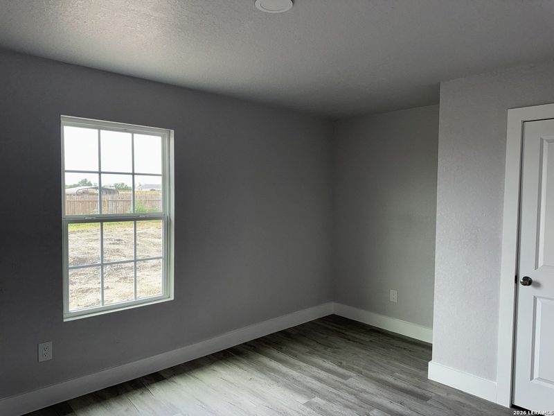 Spacious, unfurnished interior of a new home in , Natalia (Image 18).