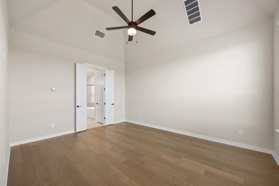 Spacious, unfurnished interior of a new home in Santa Rita Ranch, Liberty Hill (Image 11).